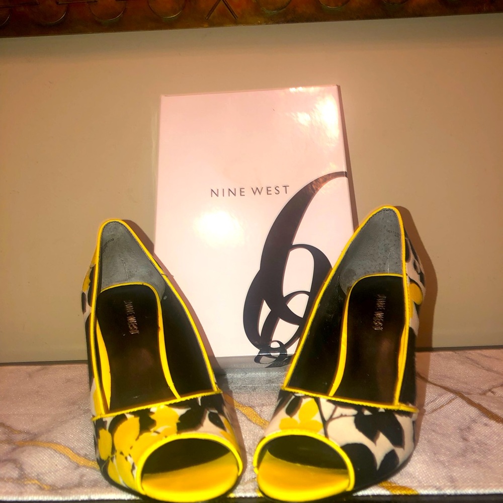 Yellow, black and white open toe heels; very pretty, nice and comfortable;